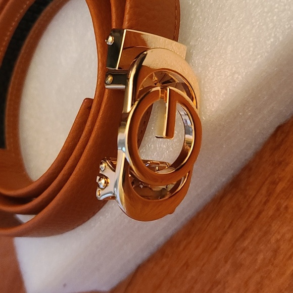 Beautiful Real Leather Boutique Belt - Letter G Initial in a Neutral Camel Color - Picture 2 of 6